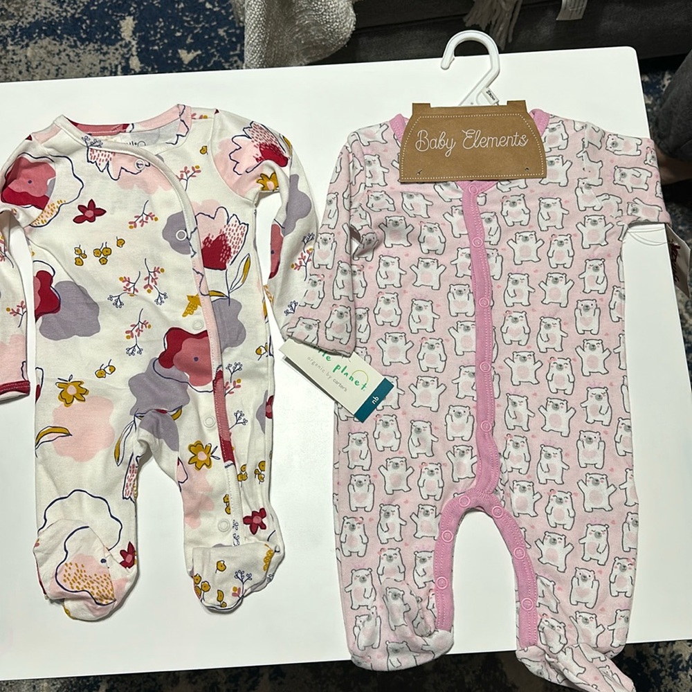 New pajamas
Size NB
Pink pajama size 0-3mos
